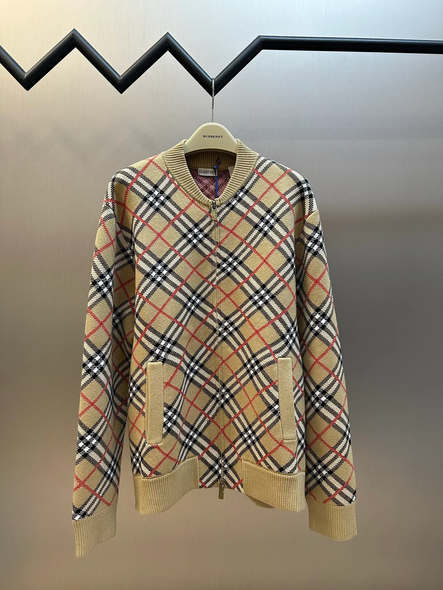 Bbr 63% 、33% ， 、 ， Rebound。 ， ， ；Breathable ， ， ， ， 、 。 ，Classic 。 ， ， Retro 。 ， ， 、 ， ， 、 ， 。 ， ， B Retro ， ； ， 。 、 ， ， ； ， ， 。 size：s m l xl